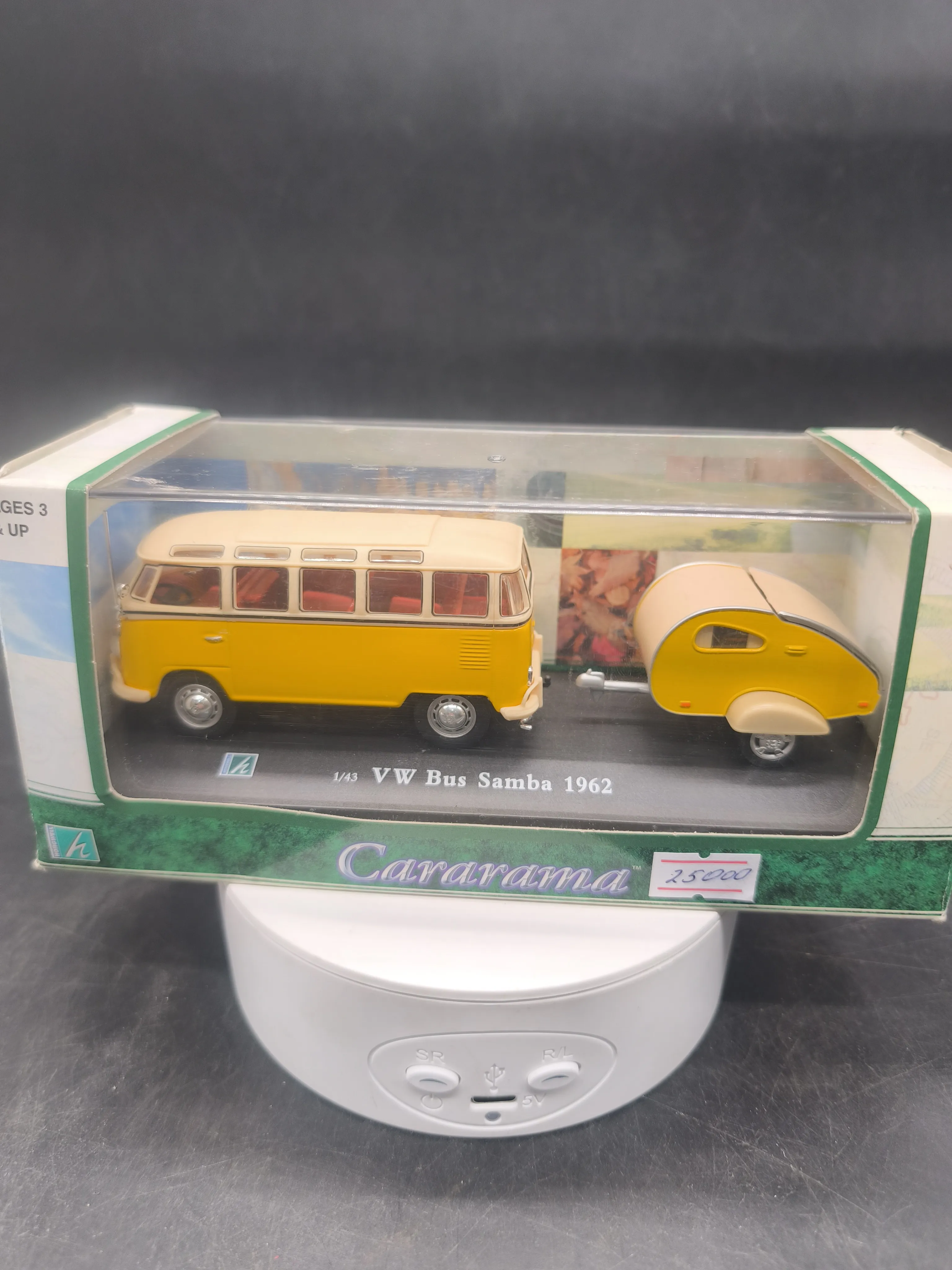 Модель  Volkswagen Samba с прицепом, в пластмассовой коробке, 1:43, Cararama Image